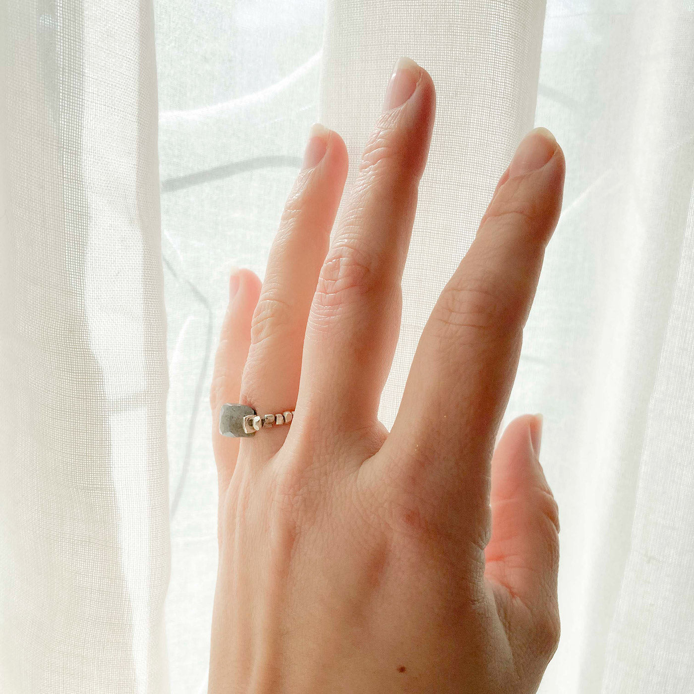 Anello Elastico Argento Cubo Labradorite