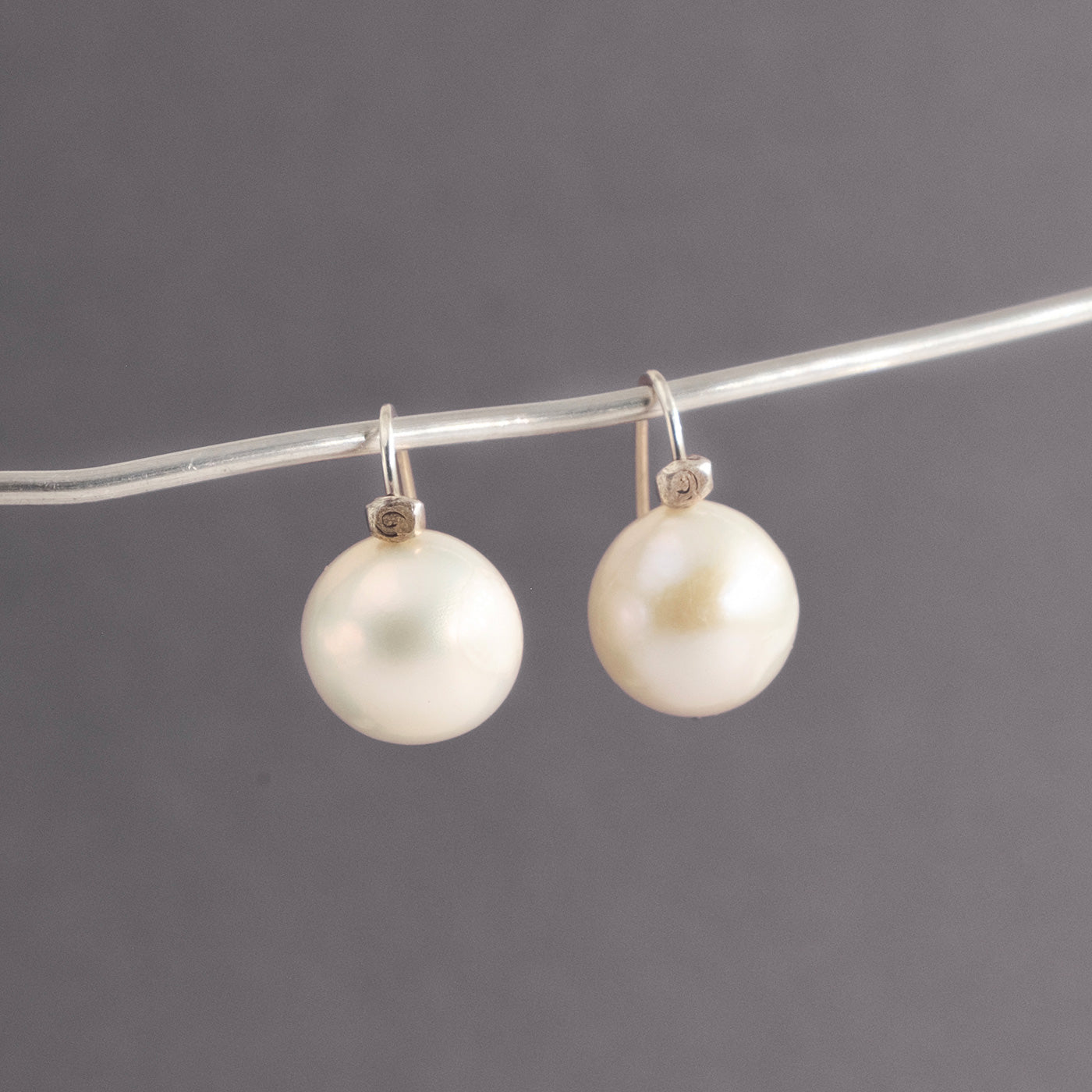 Perla Bianca Tonda Orecchini Argento